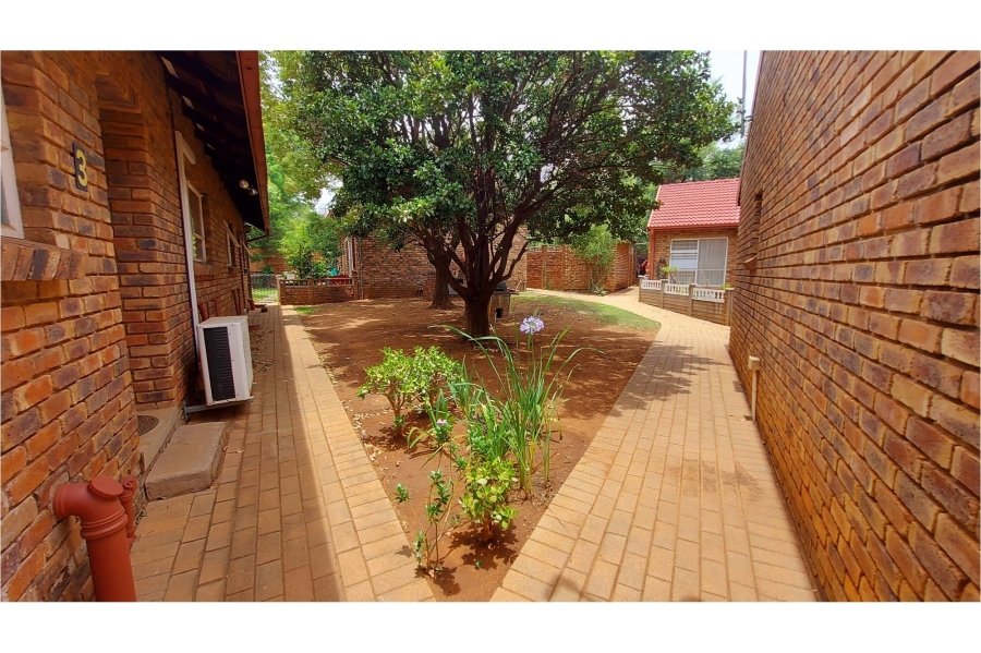1 Bedroom Property for Sale in Meerhof North West